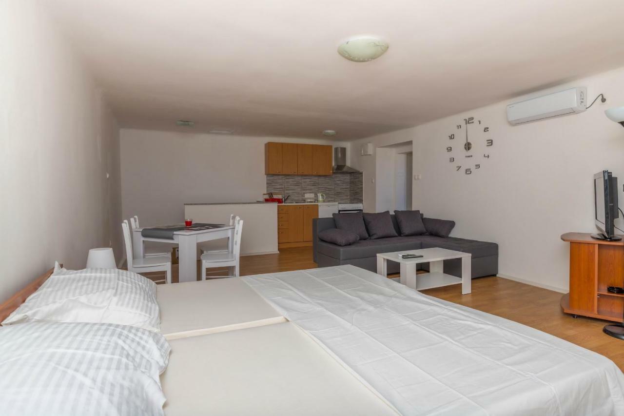 App Cor2 Apartman Selce Kültér fotó